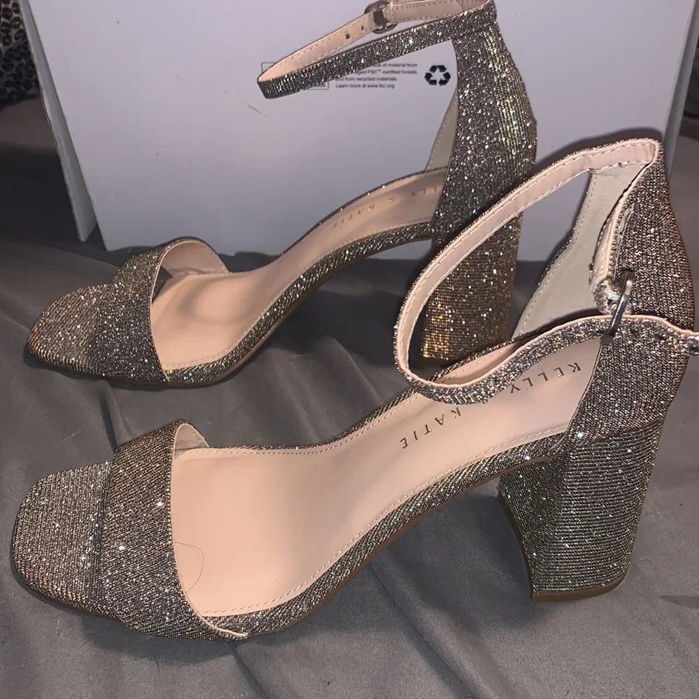 Kelly and Katie open toe heel. Size 9 - Picture 5 of 9